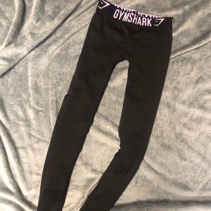 Gym shark leggings